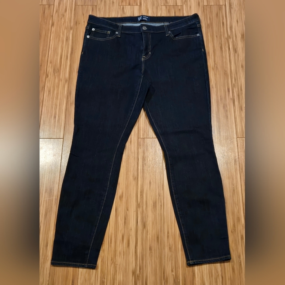 NWOT Gap Dark Blue Jeans